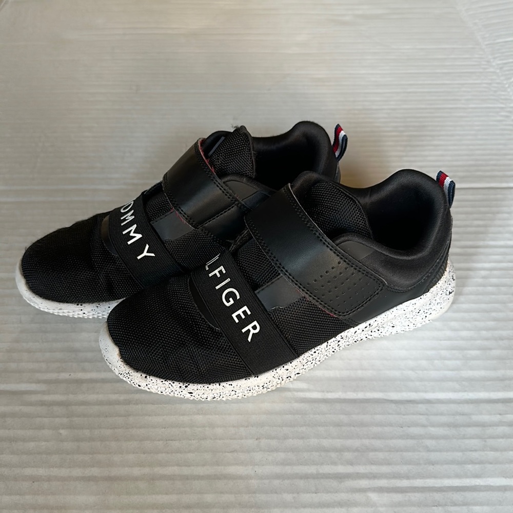 Tommy Hilfiger Boys Black Sneakers Size Big Kids 4